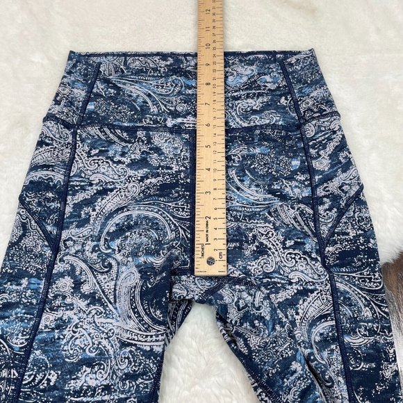 Lululemon In Movement Leggings 4 Blue Gray Paisley 7/8 Athletic Gym Workout - Picture 11 of 13